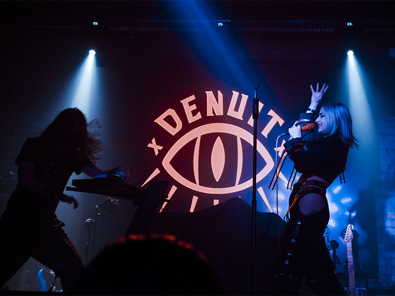 Denuit "LOVE Violence"